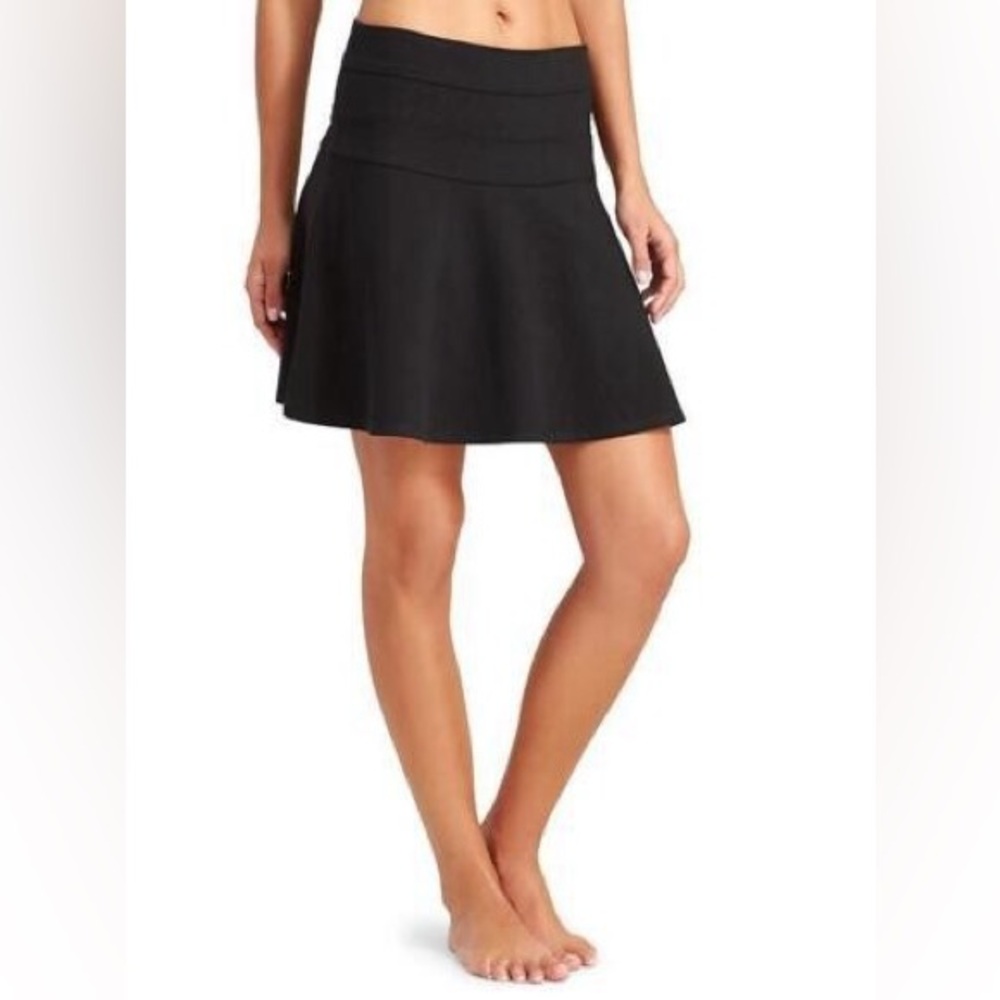 Athleta Black Ponte Skirt. NWT. Size 6. Cell phone zipper pouch